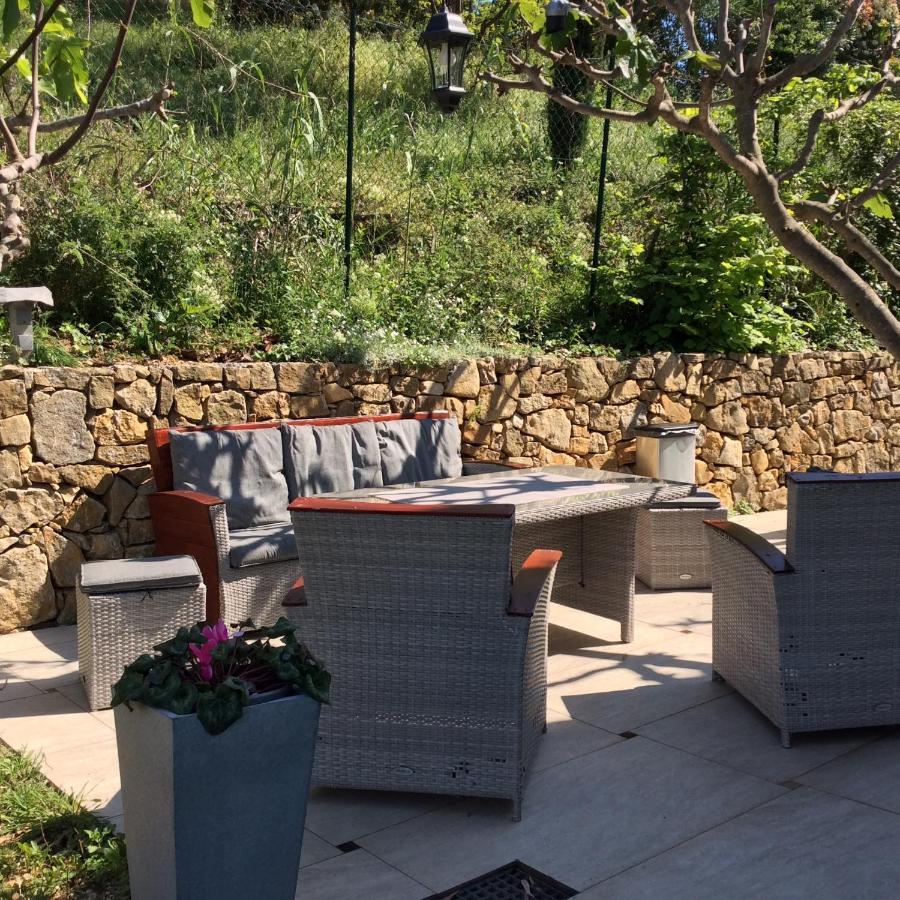Bienvenue Chez Alain Et Marie Apartment อองทีบส์ ภายนอก รูปภาพ